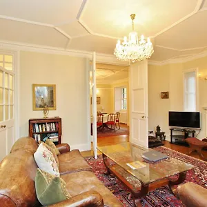Apartment Ramsay Garden - Spacious 3-bedroom Next To Castle, Edinburgh