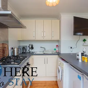 Apartment Lovely By The Hillwood Park-free Parking, Edinburgh