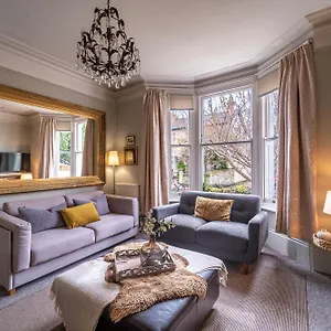 https://large-5-bedroom-victorian-house.tophotelsbath.com