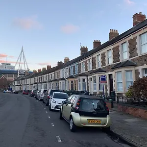 https://luxurious-4-bed-victorian-in-the-heart-of-cardiff.cardiffhotelswales.com